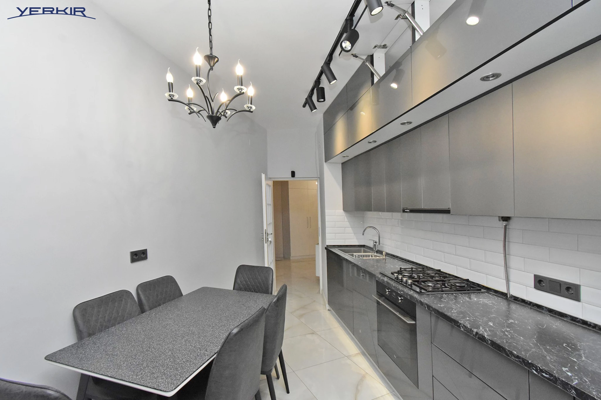 Apartments Code: 5+421138