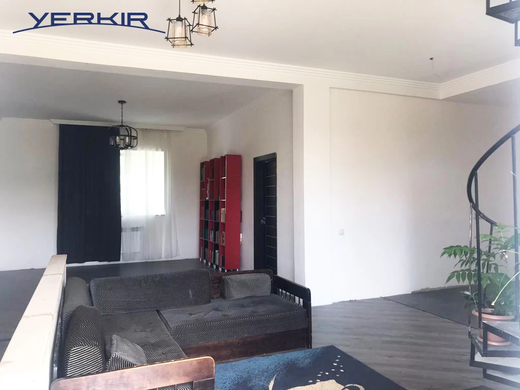 Առանձնատներ Կոդ` 5+50093