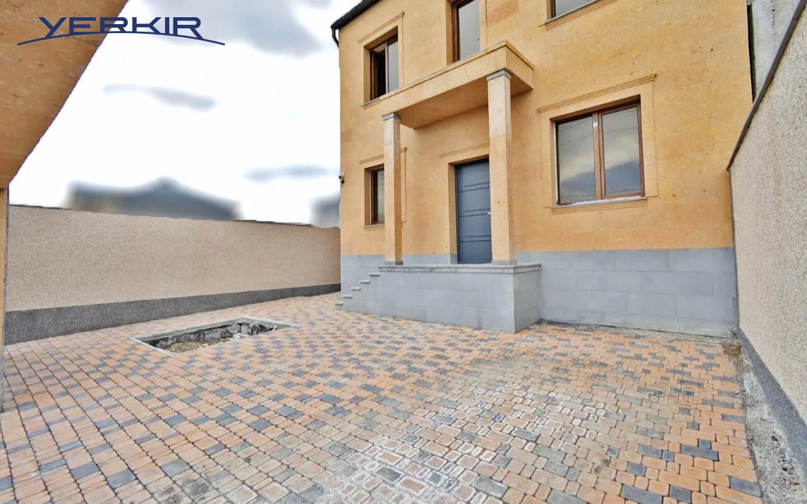 Houses Code: 3+510849