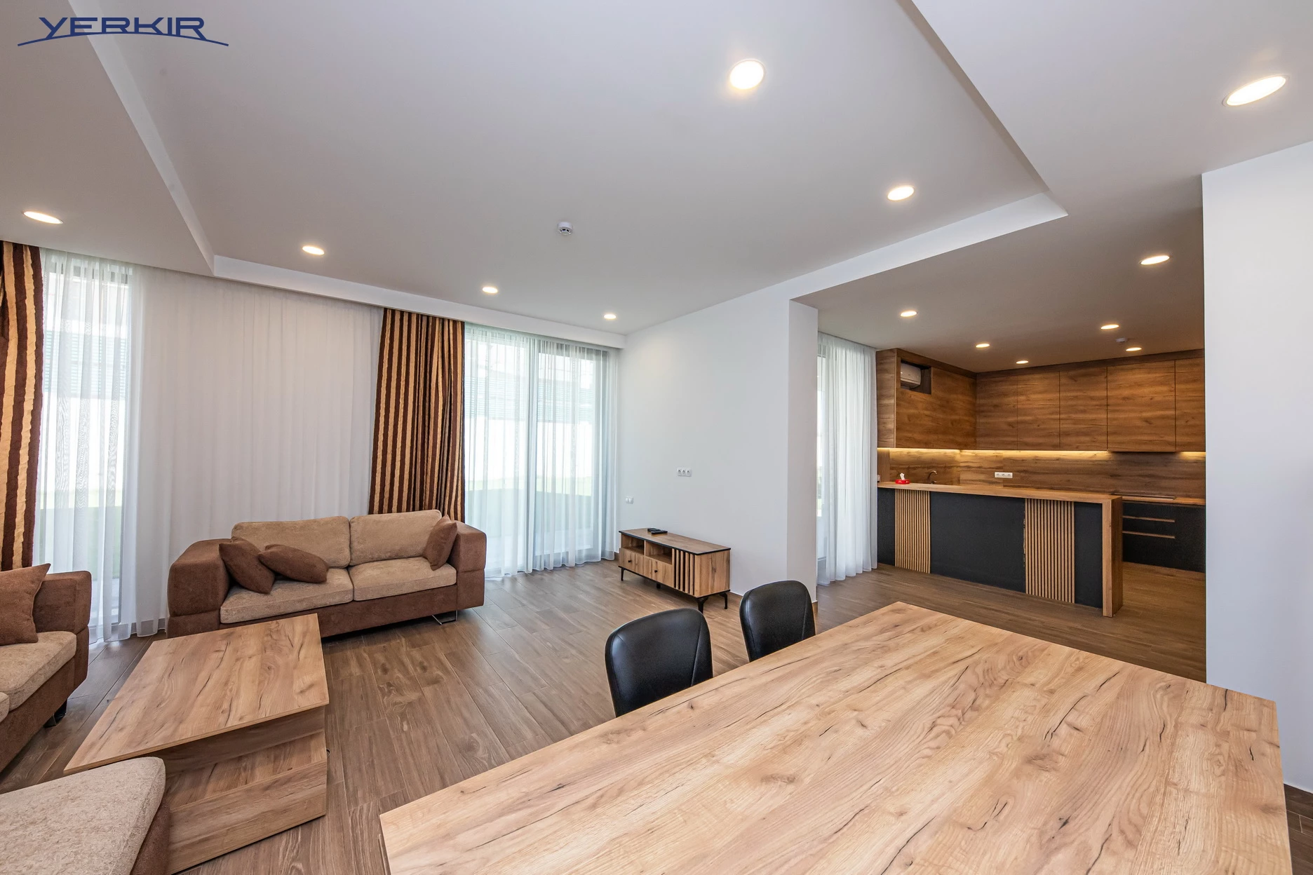 Առանձնատներ Կոդ` 5+513738