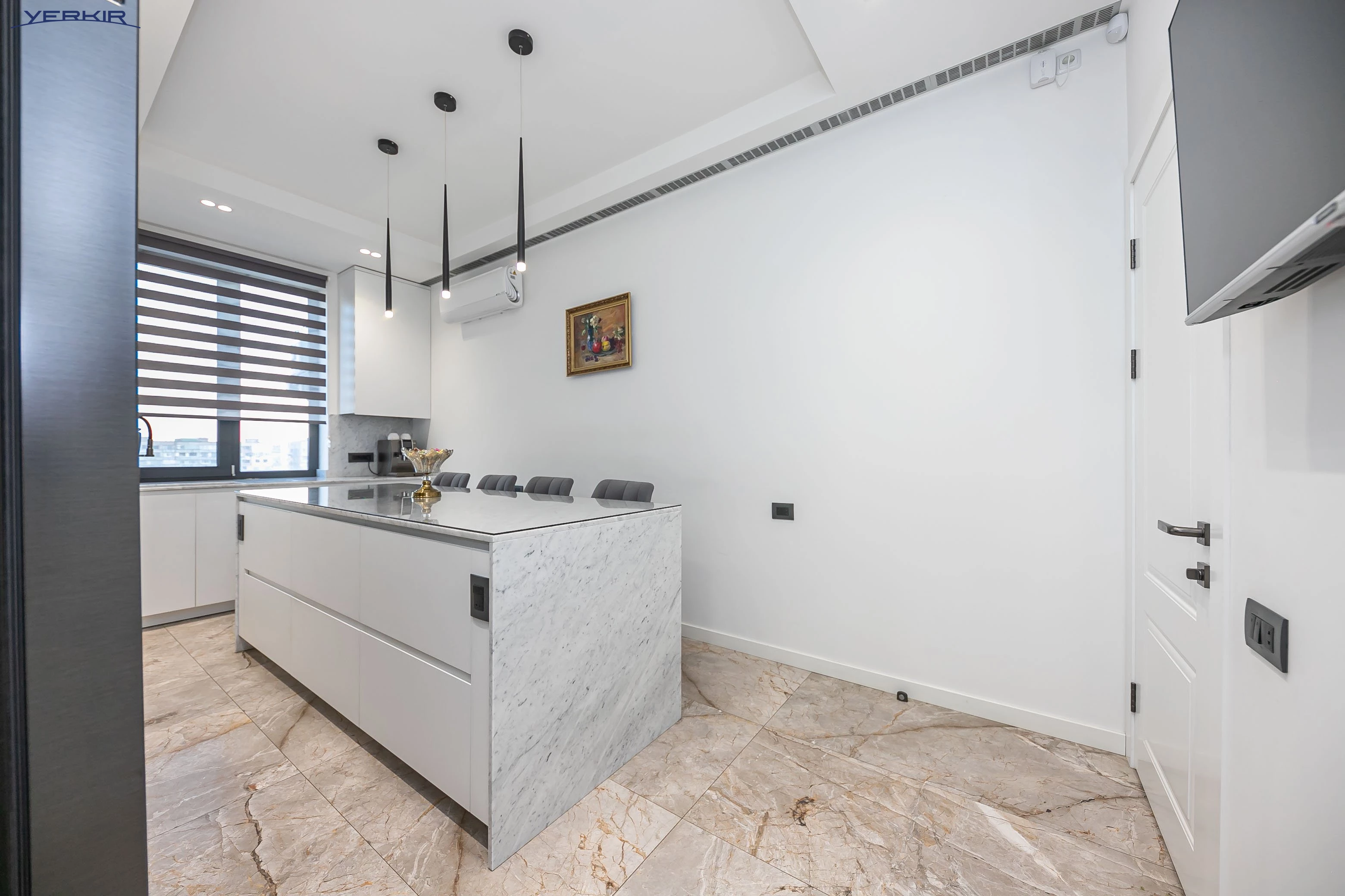 Apartments Code: 9+420819