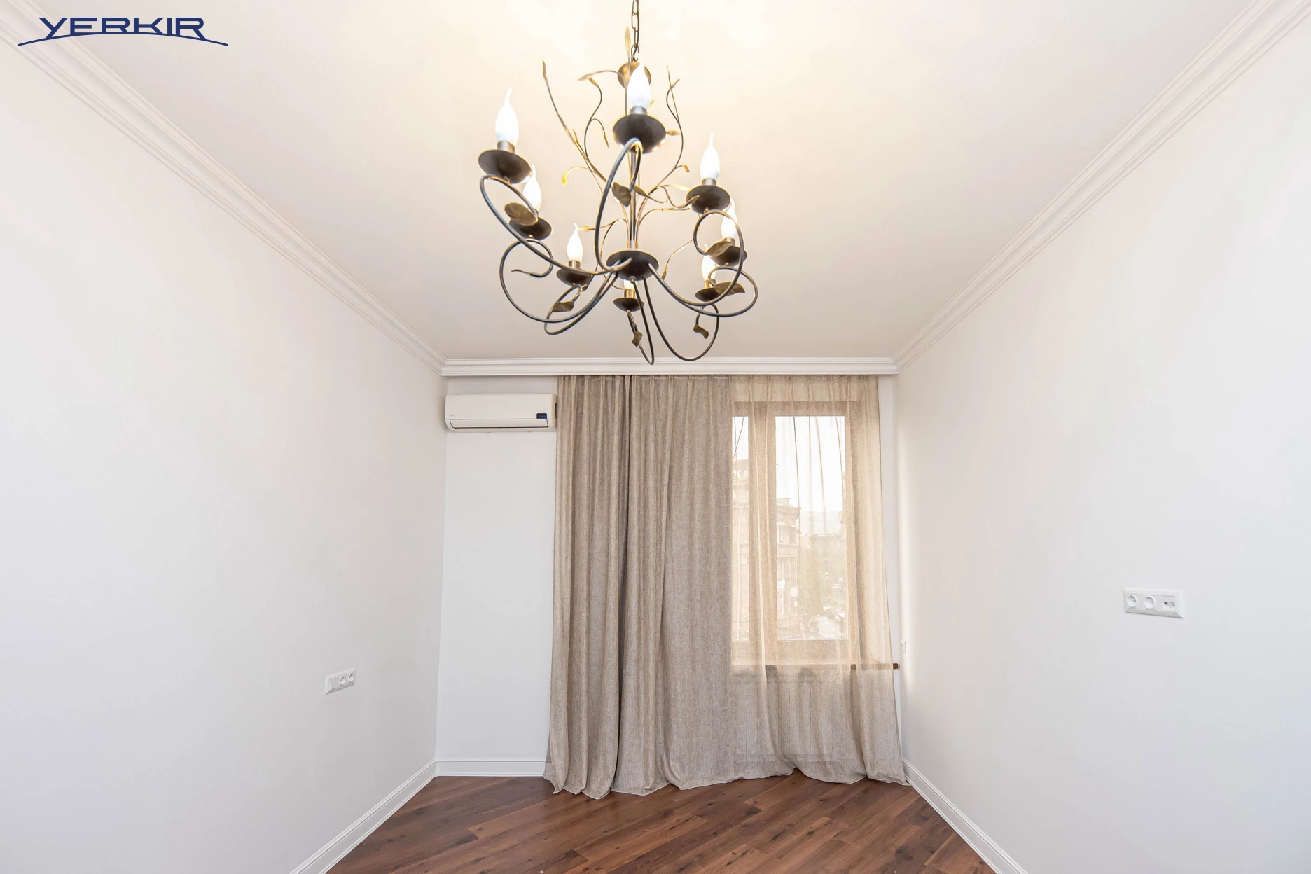 Apartments Code: 5+418467