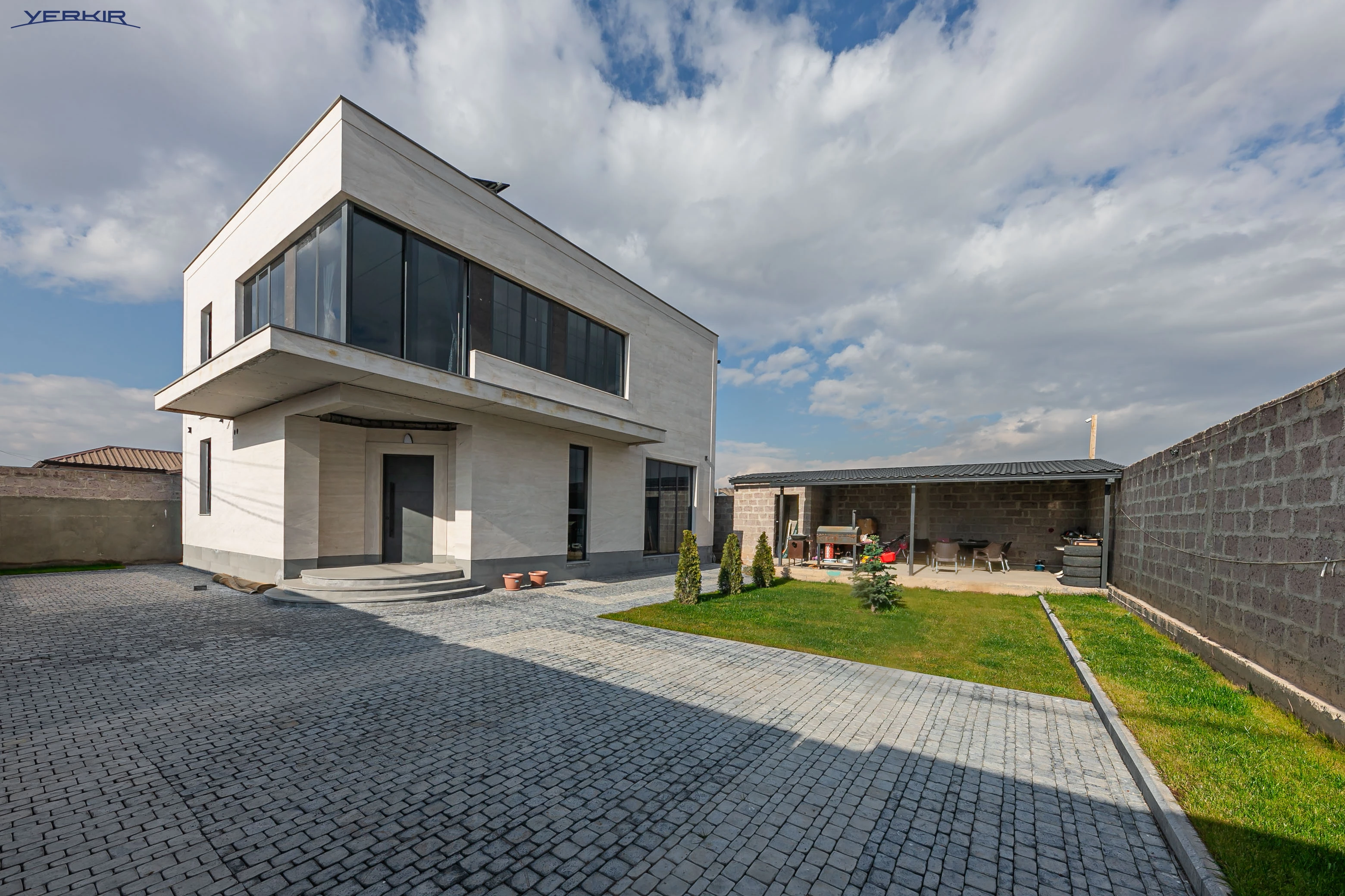 Առանձնատներ Կոդ` 10+521157