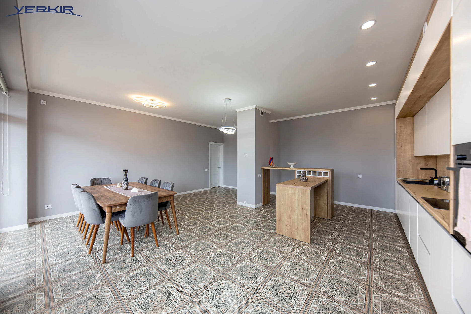 Բնակարաններ Կոդ` 5+313070