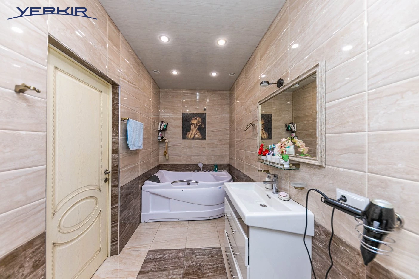 Apartments Code: 9+3558715