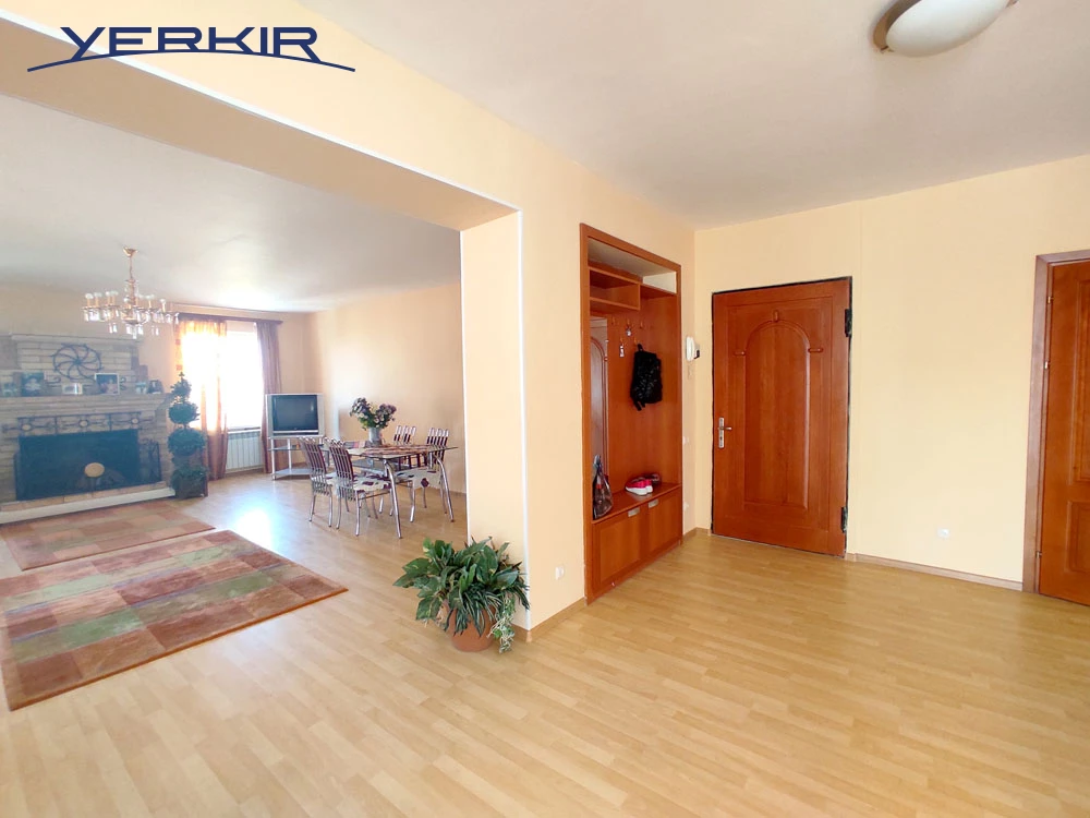 Առանձնատներ Կոդ` 3+505508