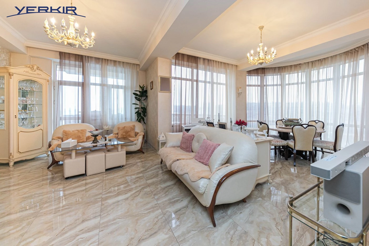 Apartments Code: 9+3558715