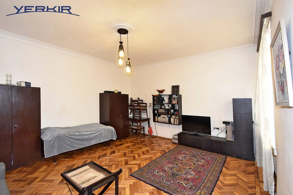 Apartments Code: 5+116434