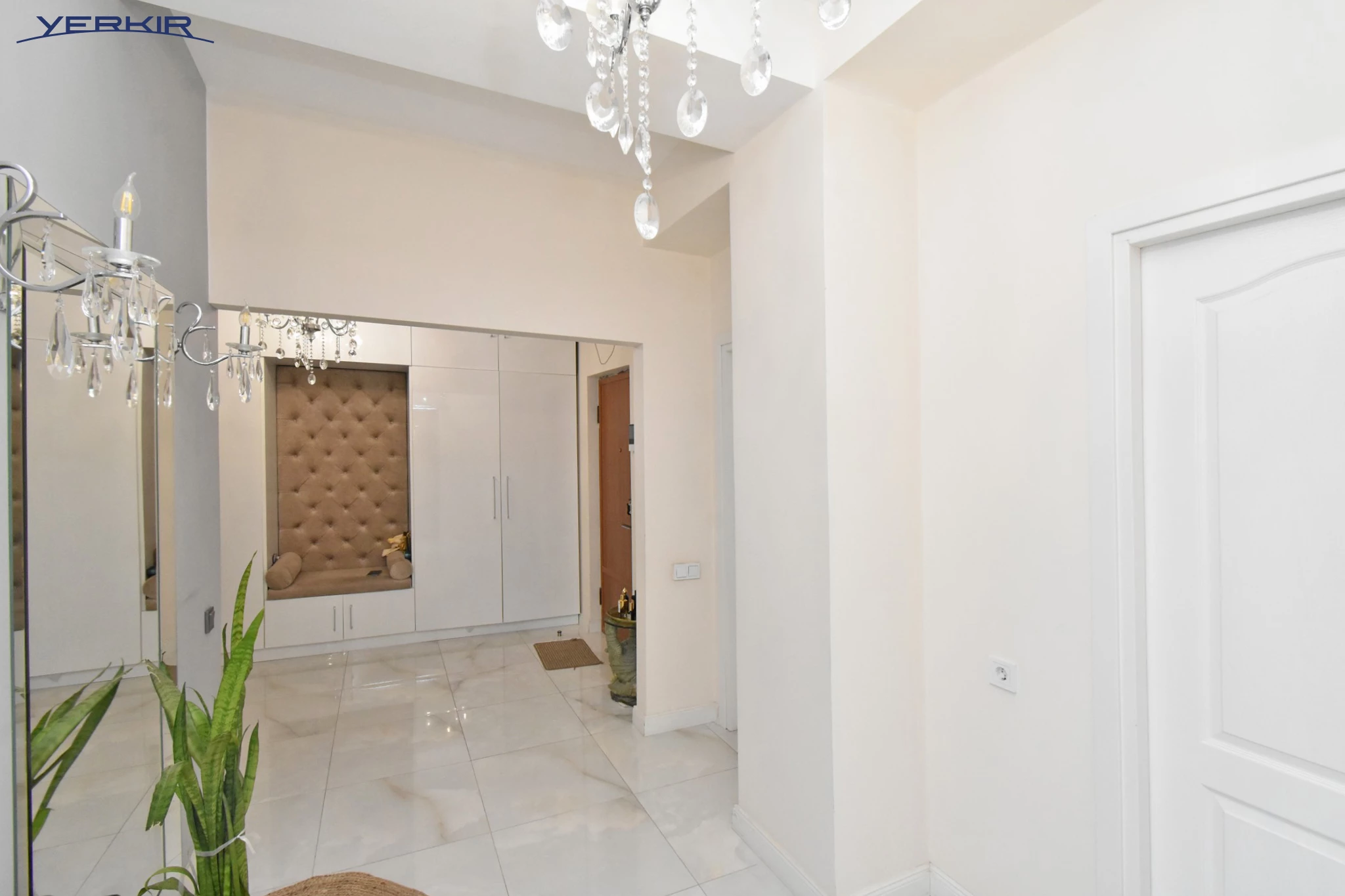 Բնակարաններ Կոդ` 5+421138