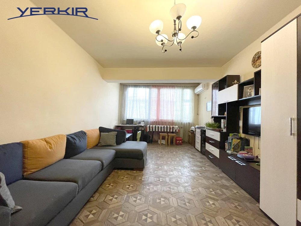 Բնակարաններ Կոդ` 5+217215