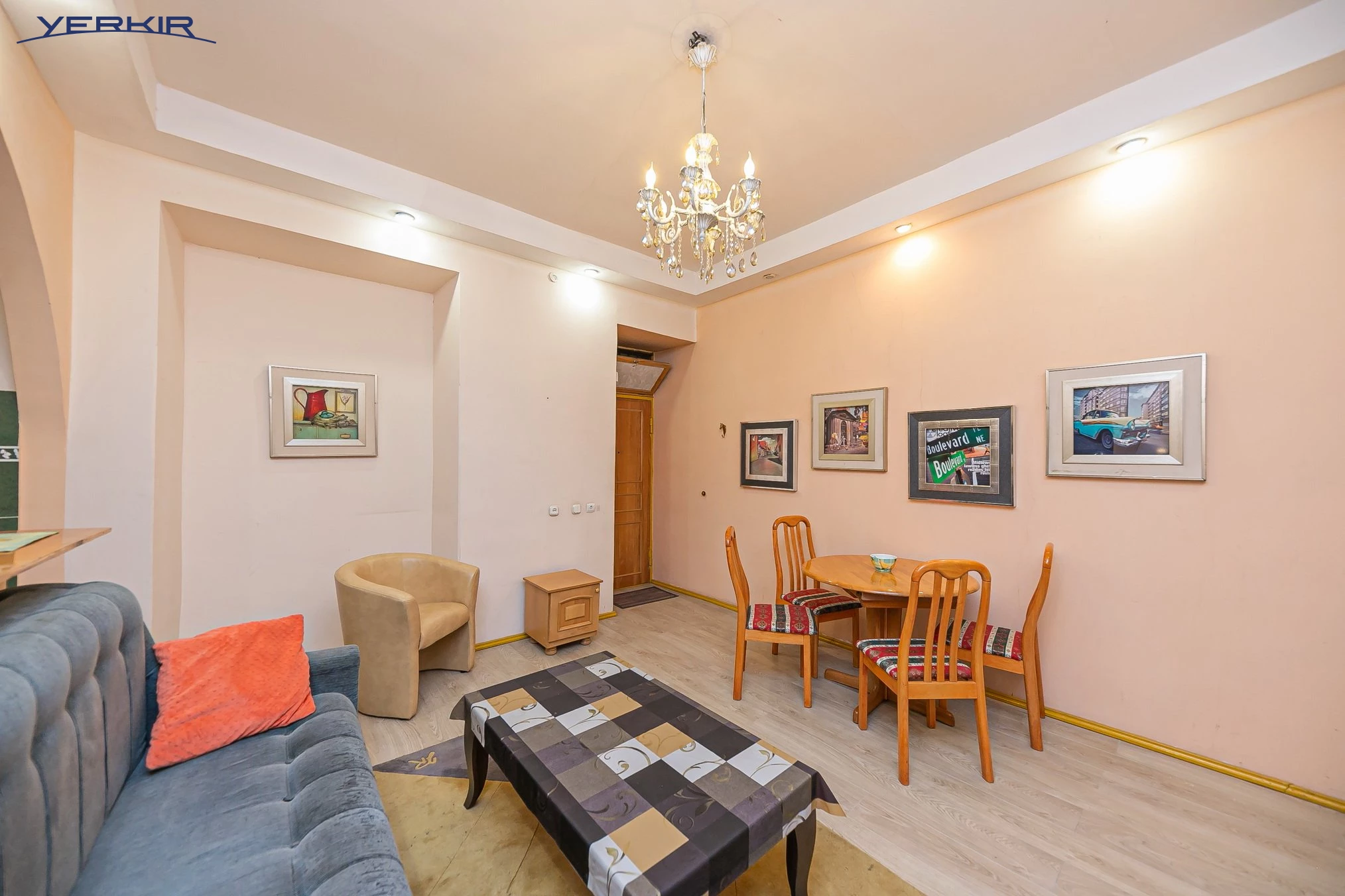 Apartments Code: 8+218992