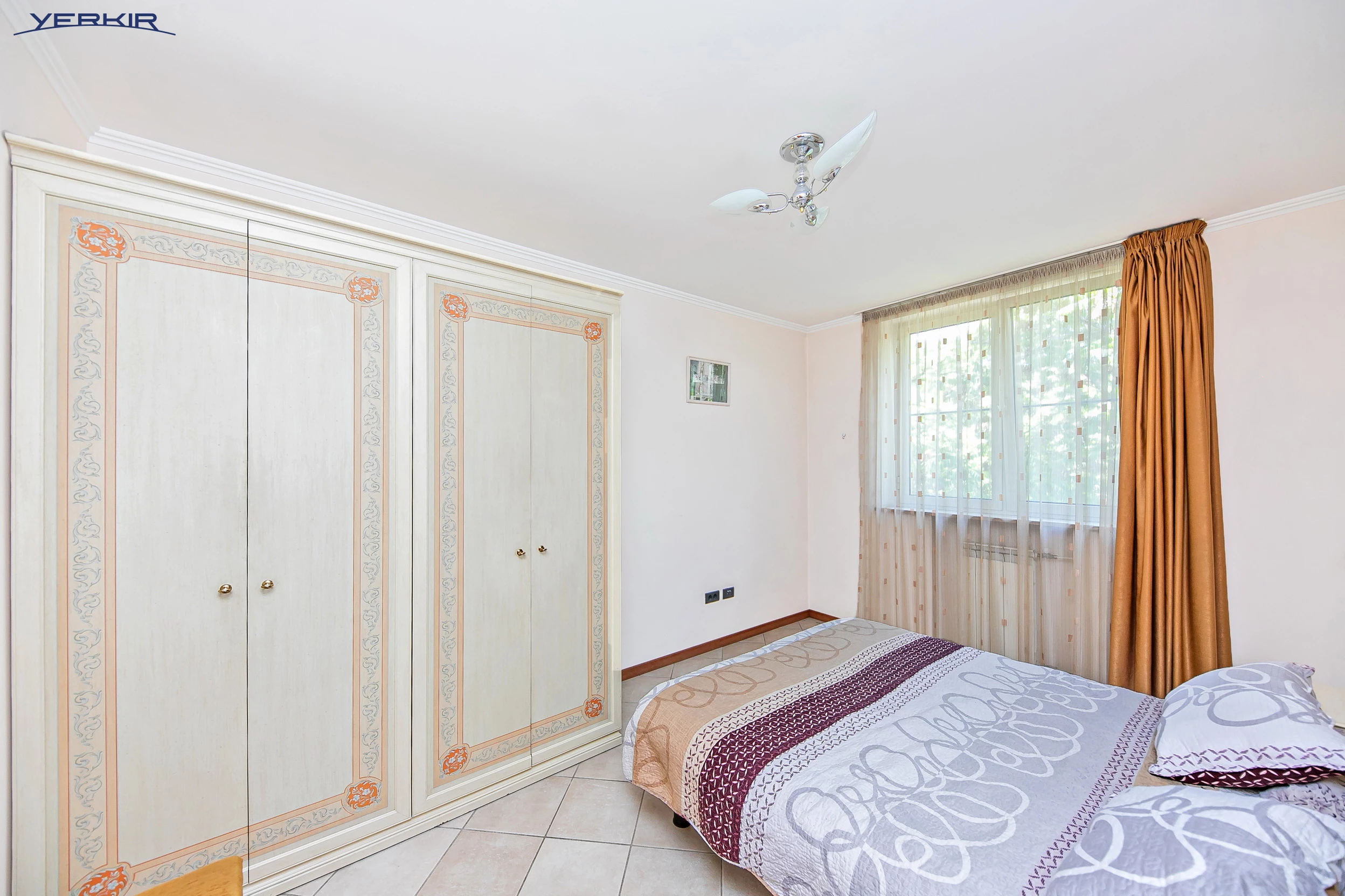 Բնակարաններ Կոդ` 5+318404