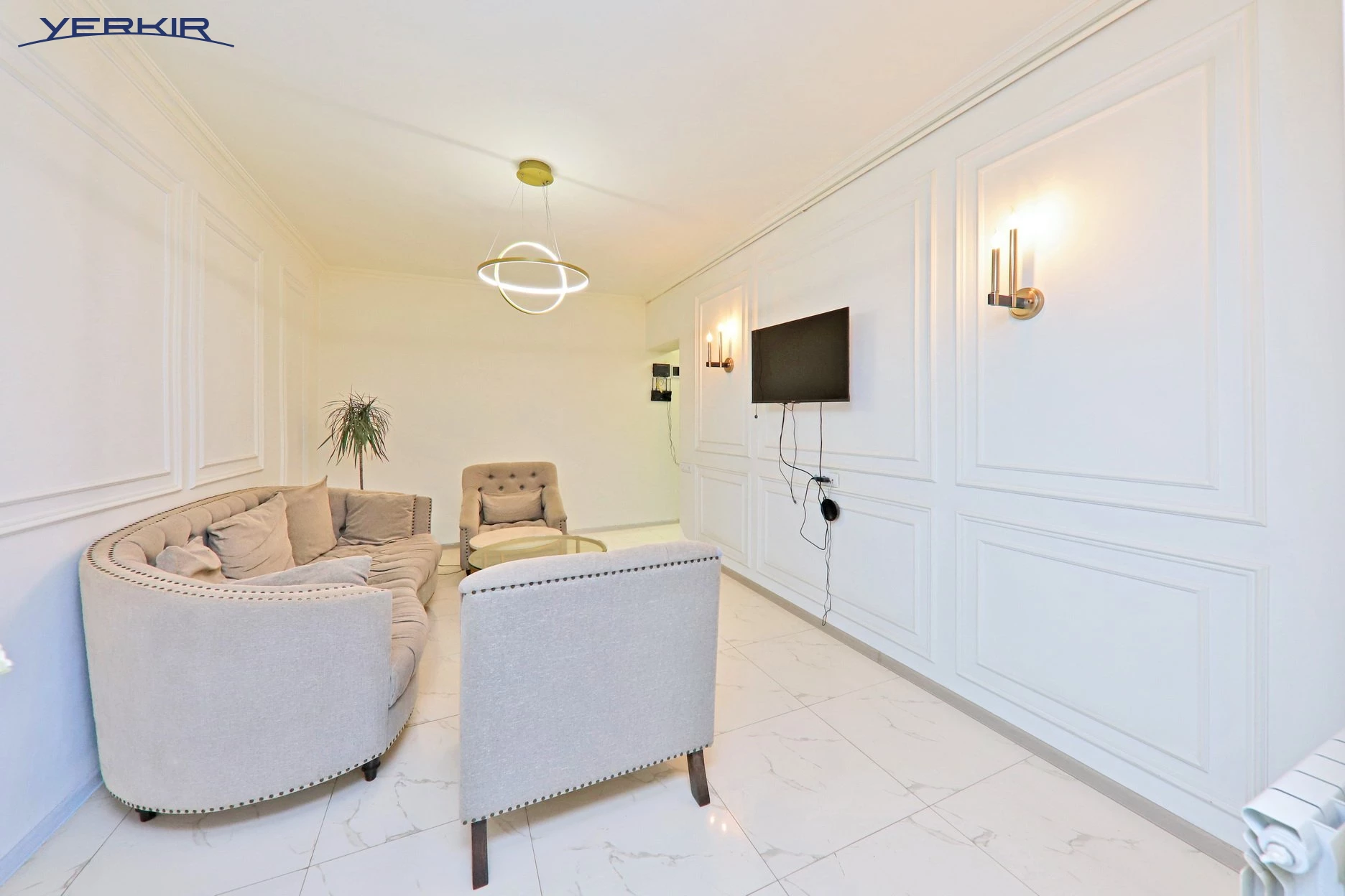 Apartments Code: 9+118244