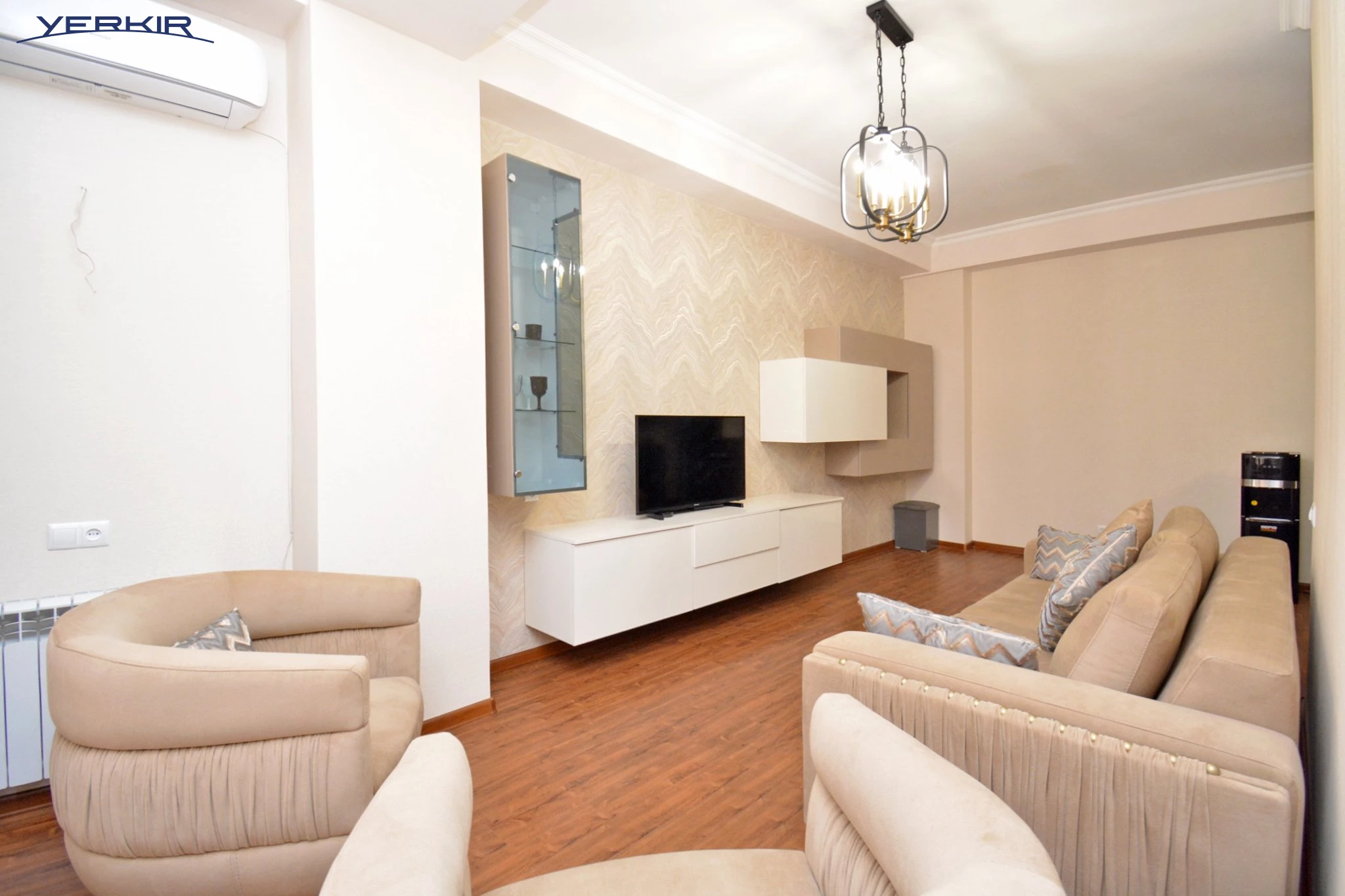 Apartments Code: 9+218265