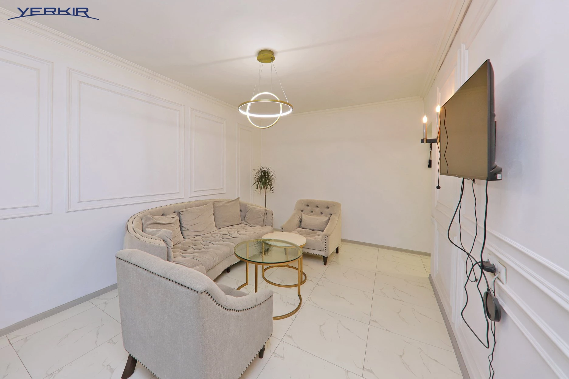 Apartments Code: 9+118244