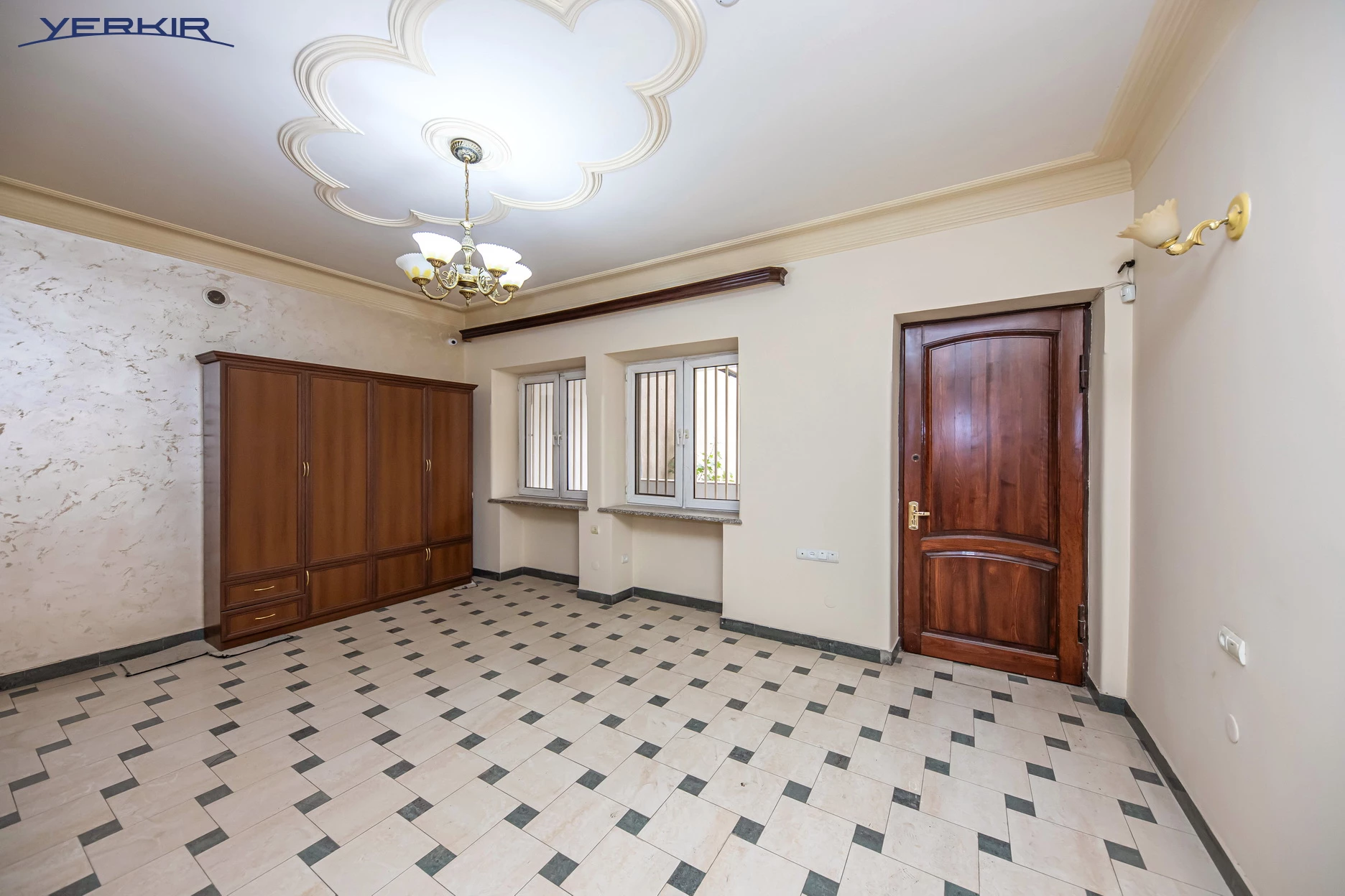 Houses Code: 3+513404