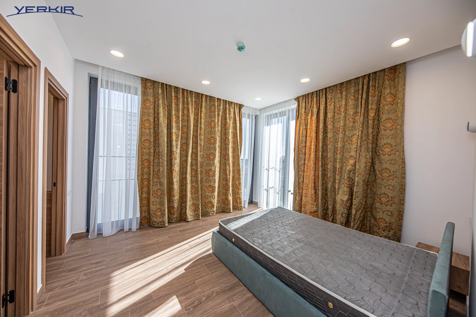 Առանձնատներ Կոդ` 5+513738