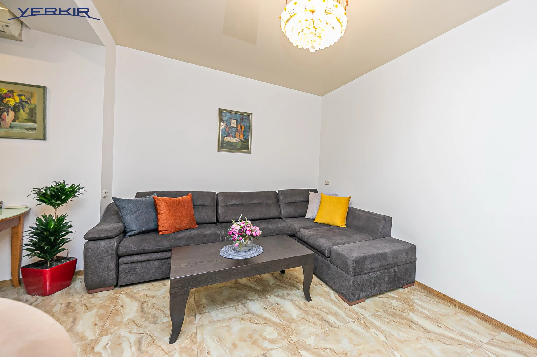 Apartments Code: 5+218975