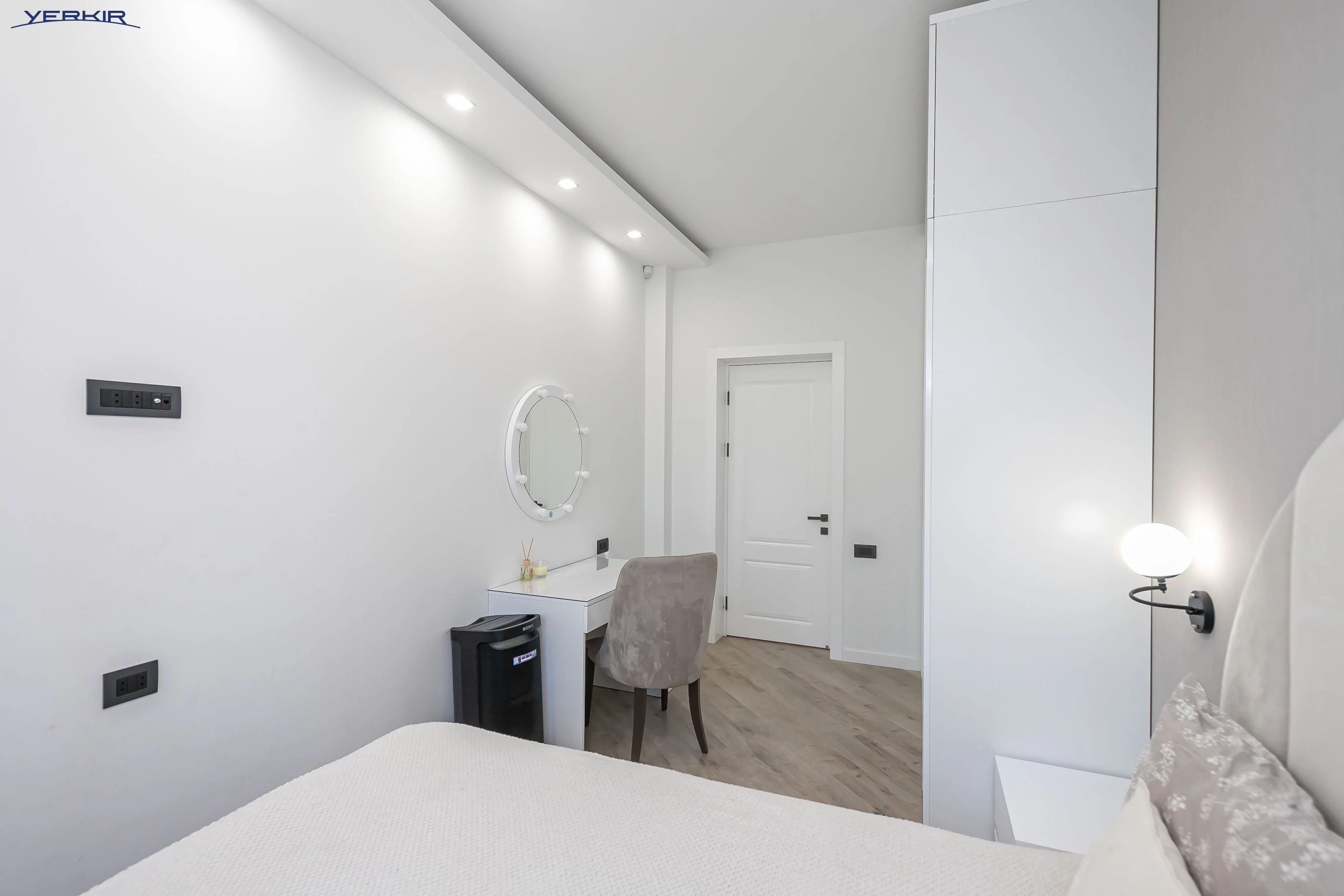 Apartments Code: 9+420819