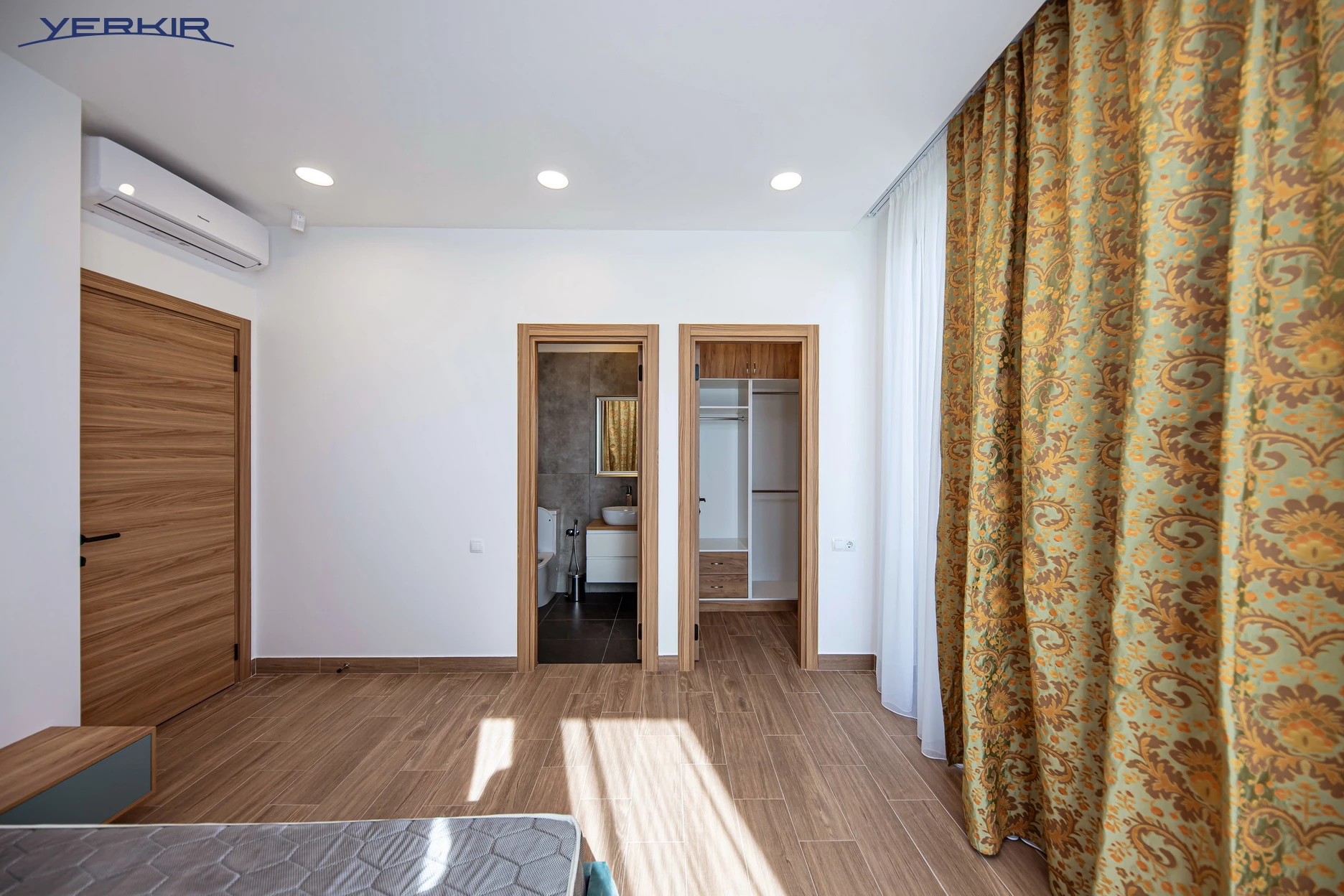 Առանձնատներ Կոդ` 5+513738