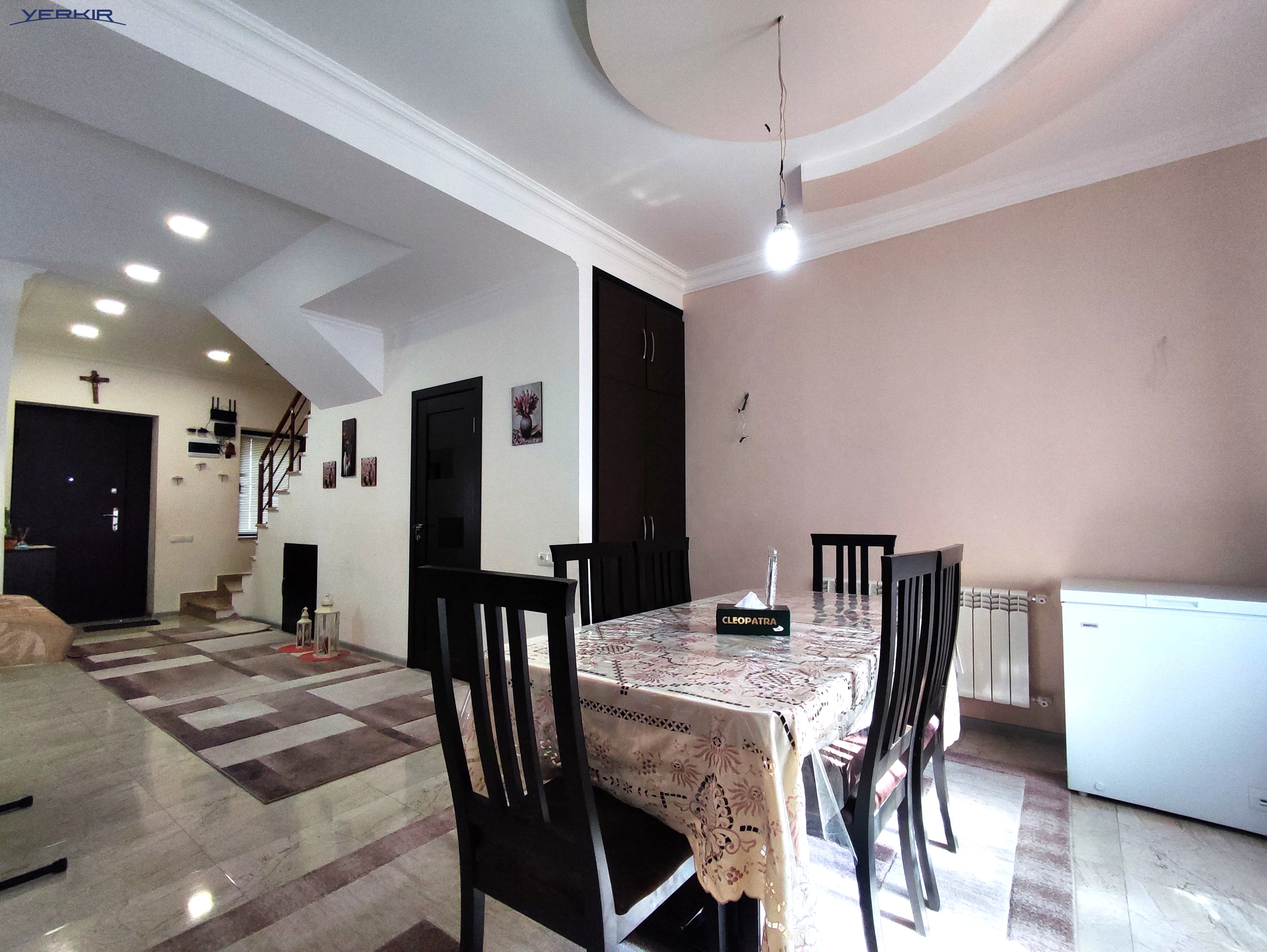 Առանձնատներ Կոդ` 4+515956