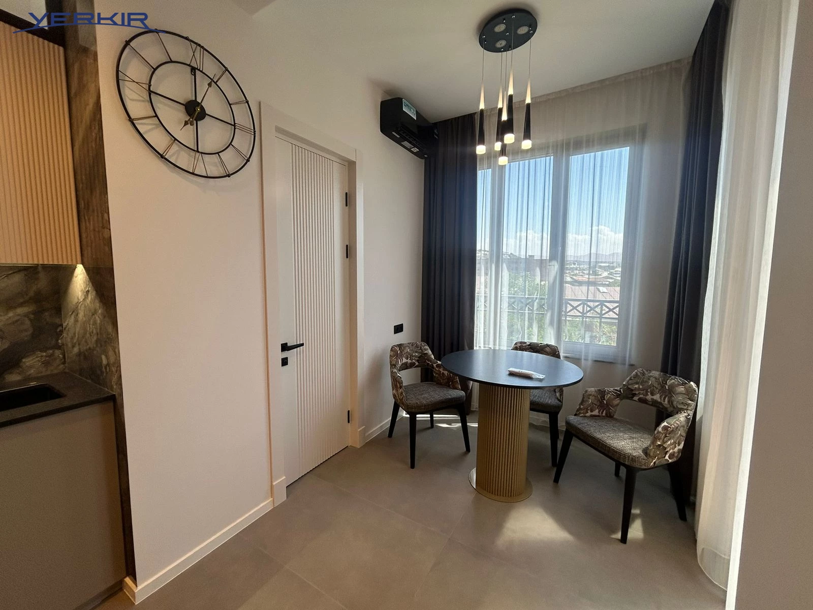 Apartments Code: 9+1885476