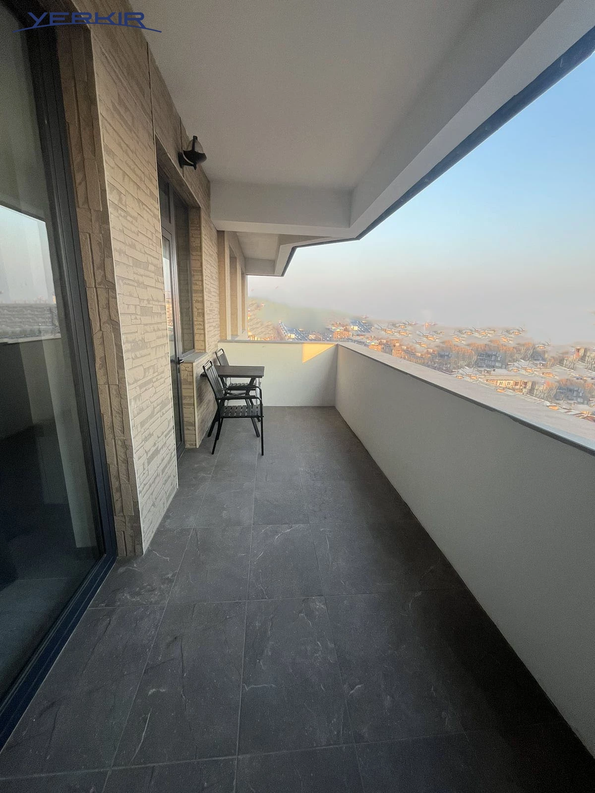 Apartments Code: 5+2400348