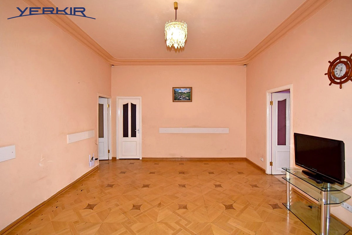 Apartments Code: 5+302154