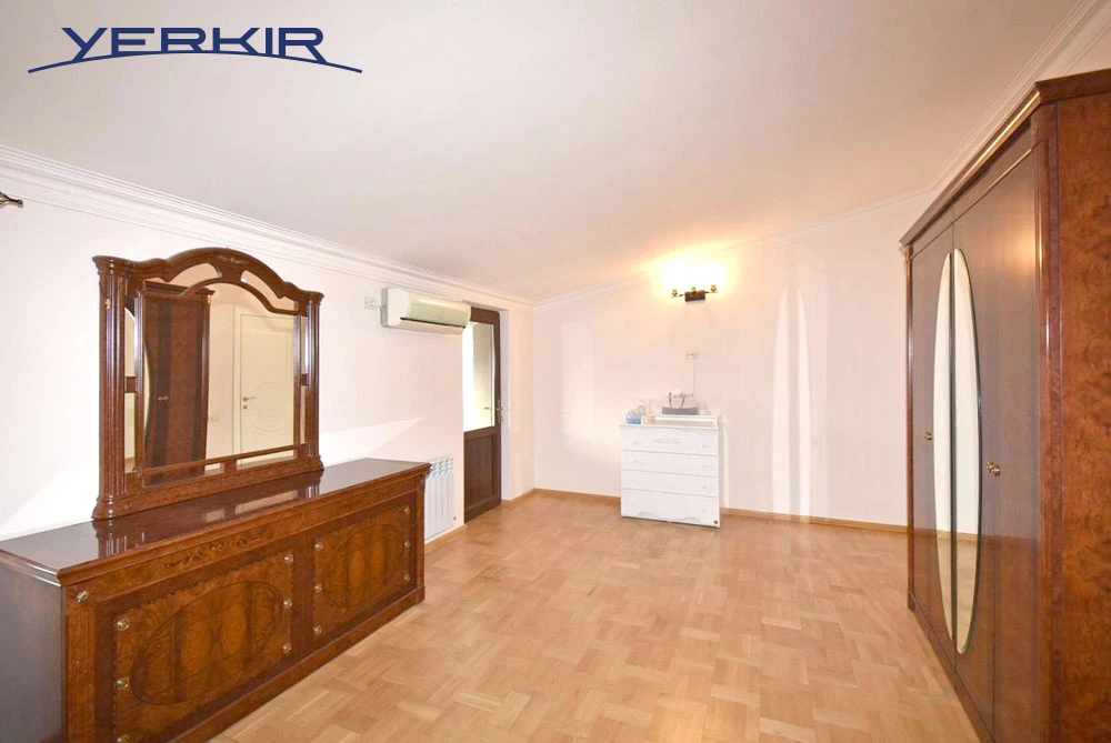 Apartments Code: 9+809035