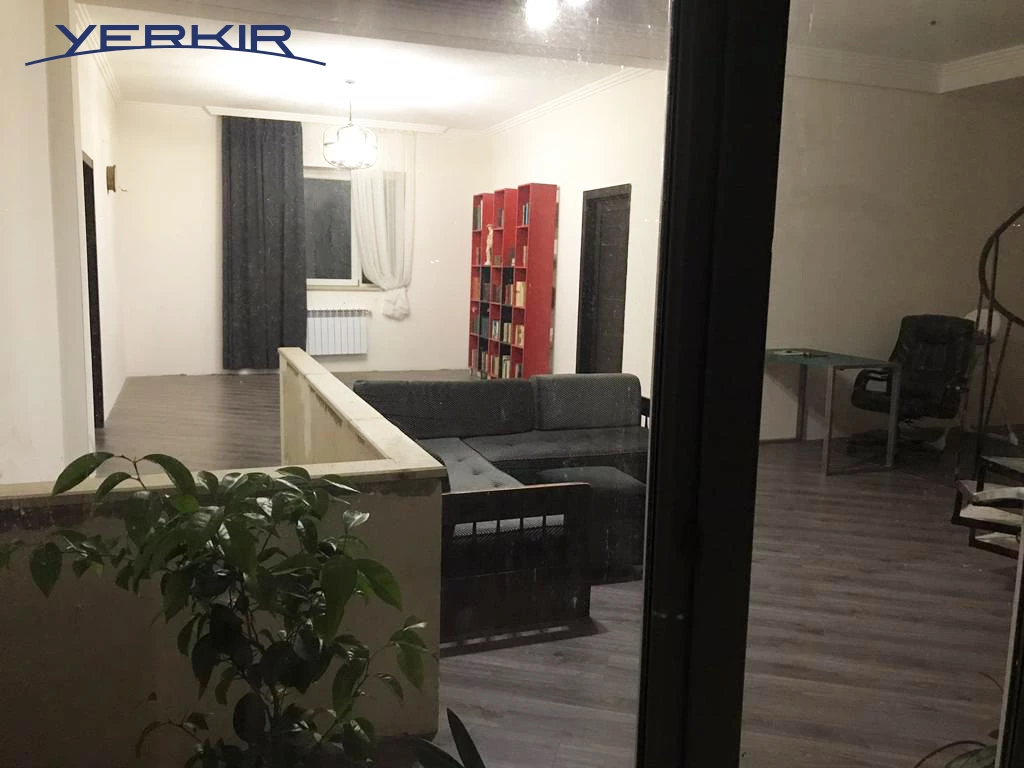 Առանձնատներ Կոդ` 5+50093