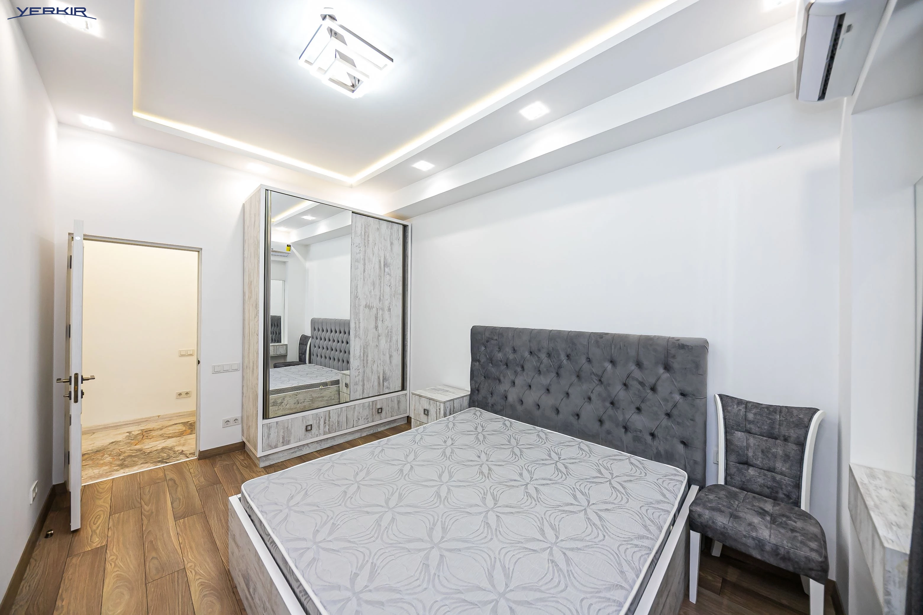 Բնակարաններ Կոդ` 8+320404