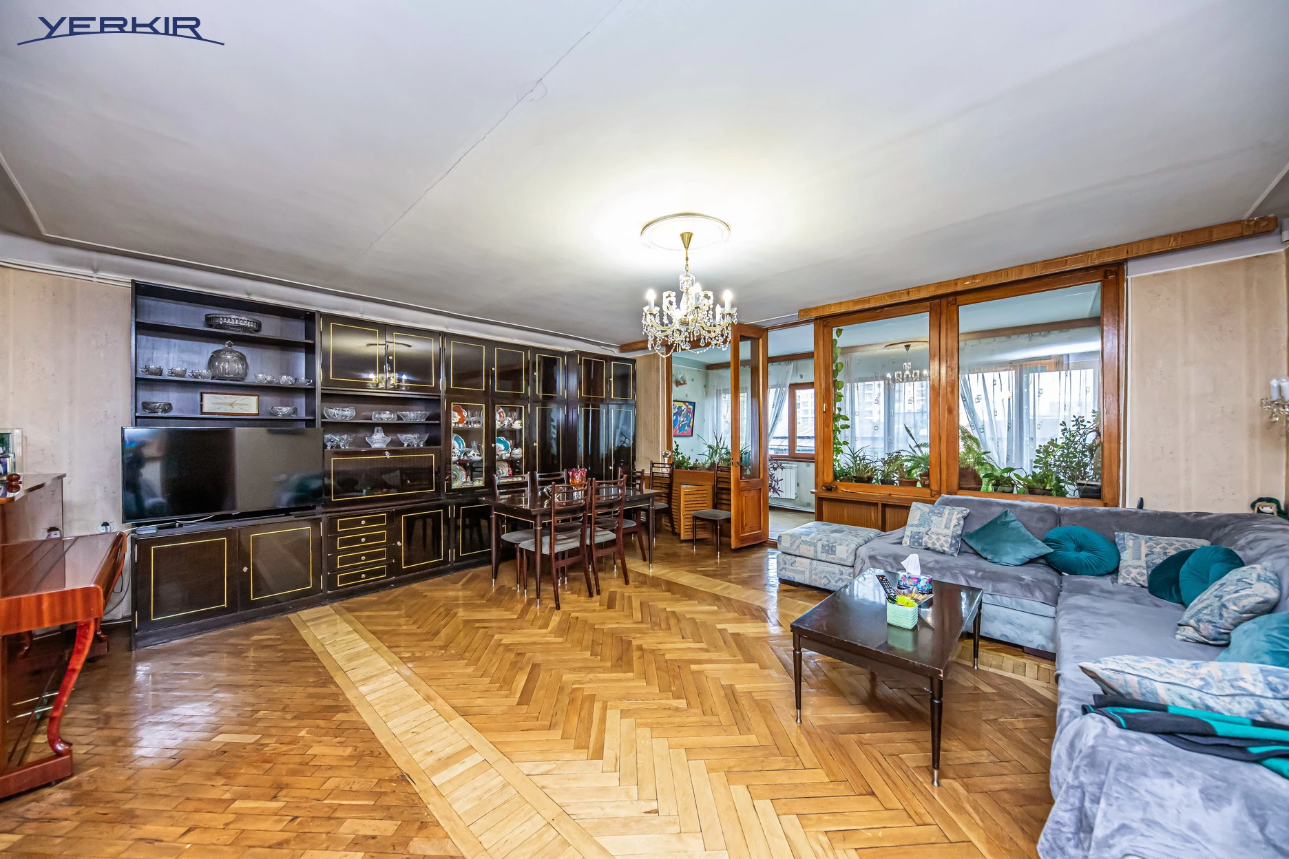 Apartments Code: 5+3349843