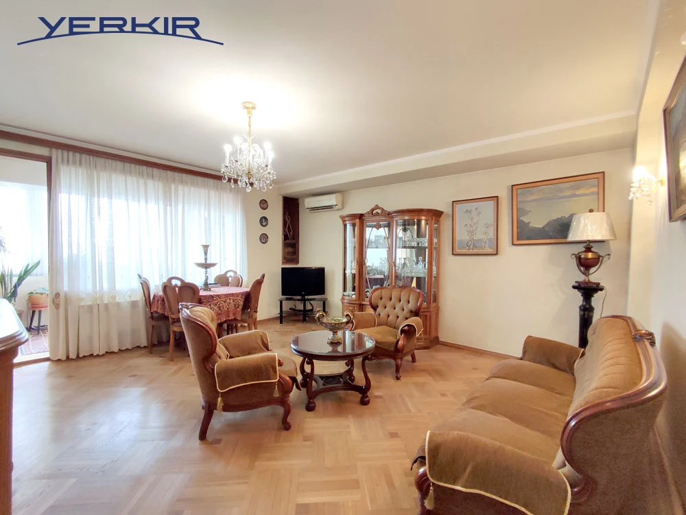 Apartments Code: 10+319299