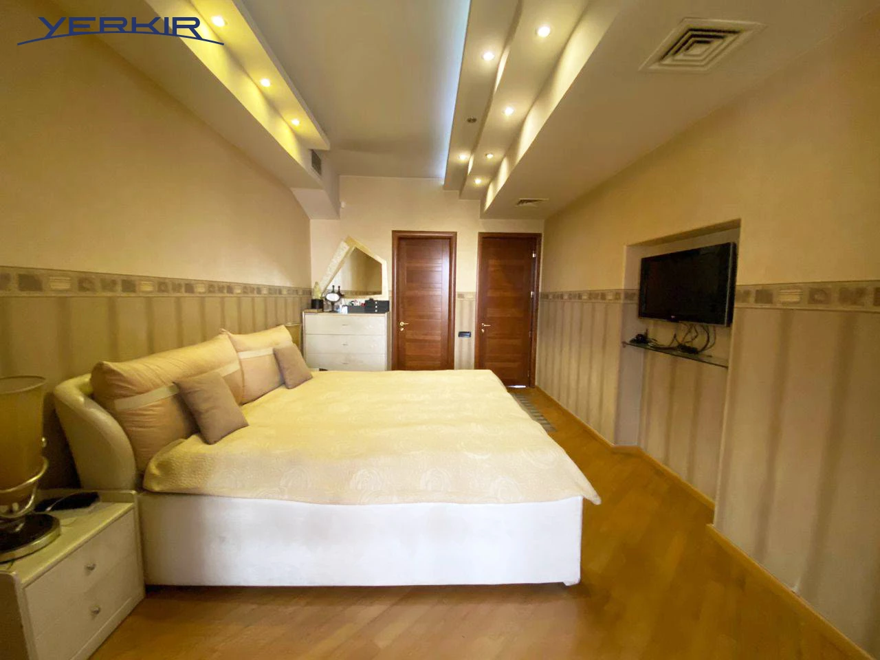 Apartments Code: 9+816390