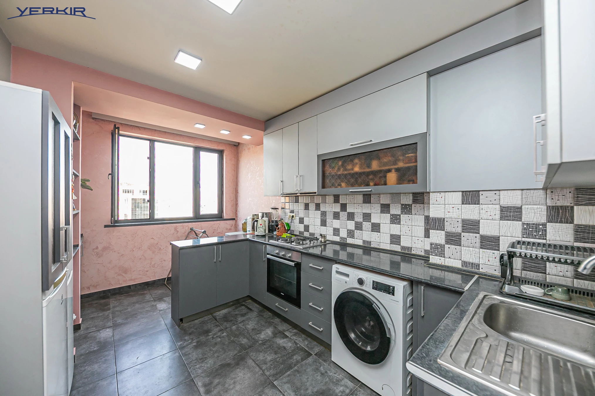 Բնակարաններ Կոդ` 10+218988