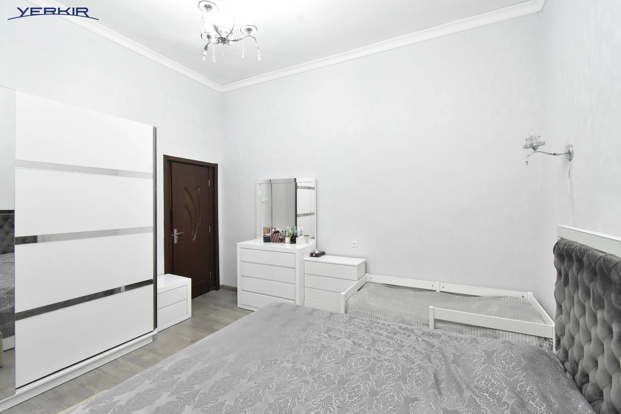 Բնակարաններ Կոդ` 5+221333