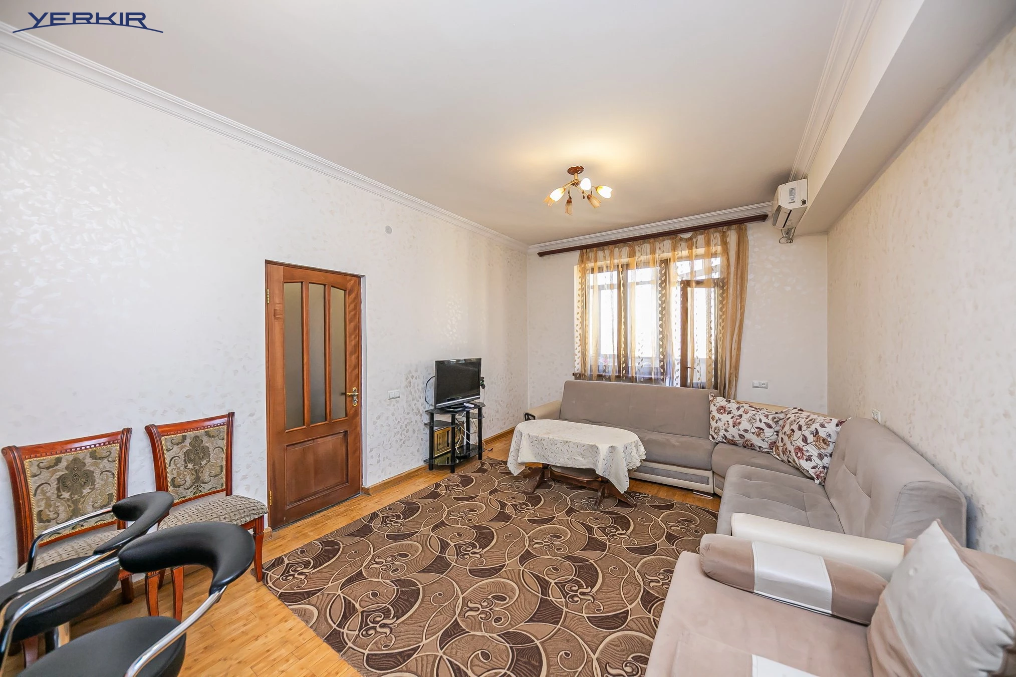 Apartments Code: 8+217205