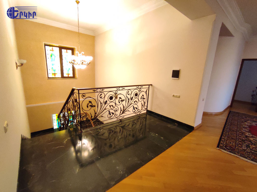 Առանձնատներ Կոդ` 5+504071