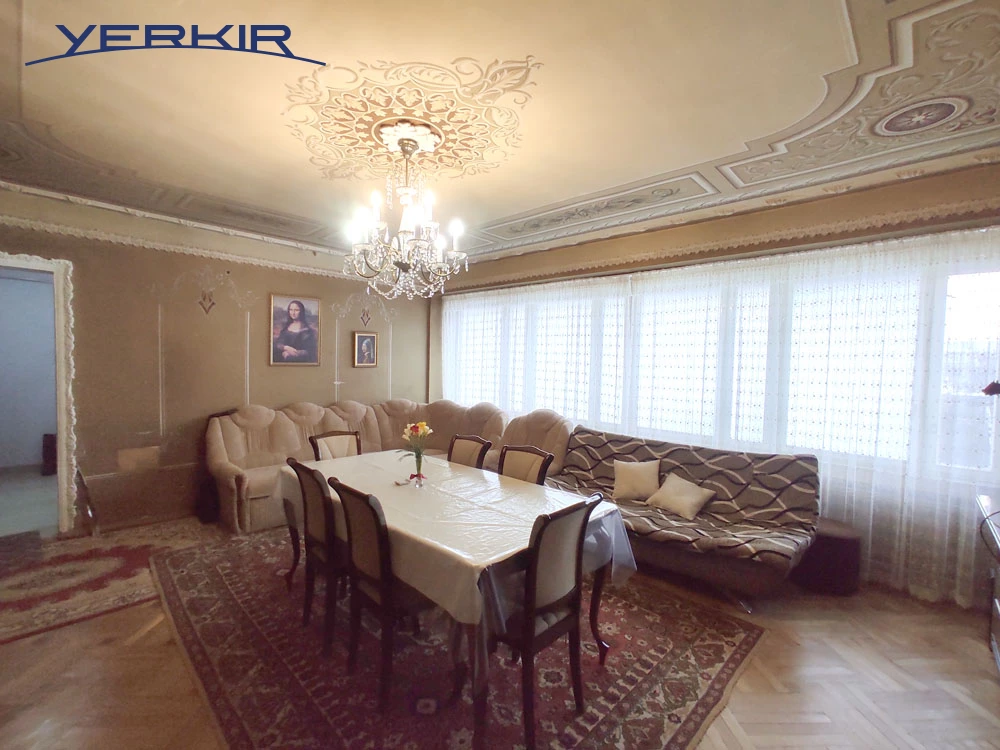 Apartments Code: 9+3376580