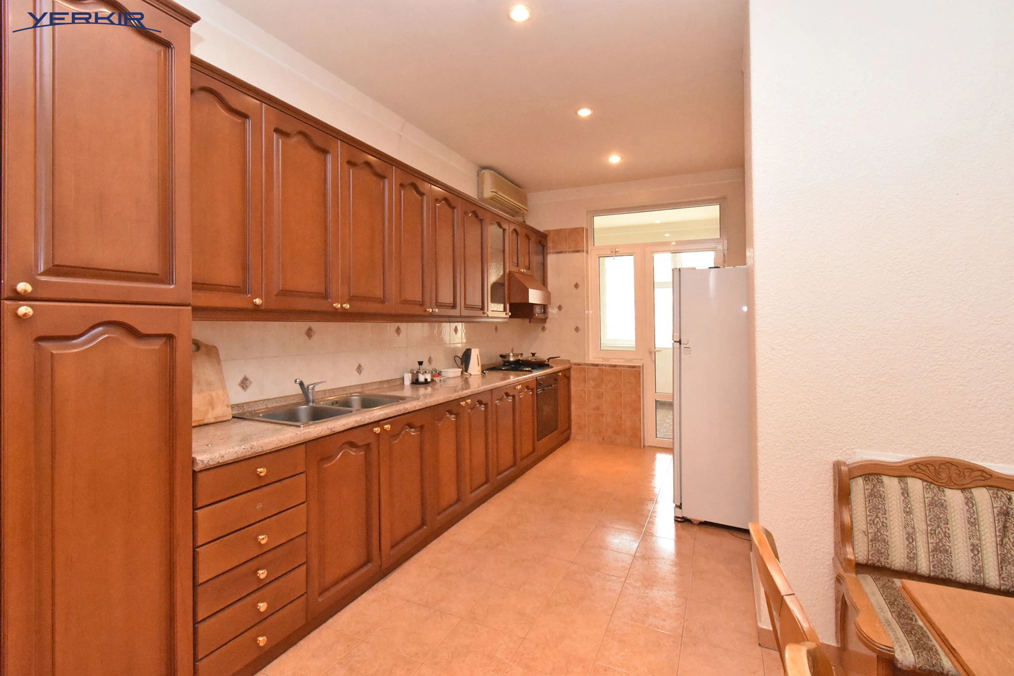 Բնակարաններ Կոդ` 5+821260