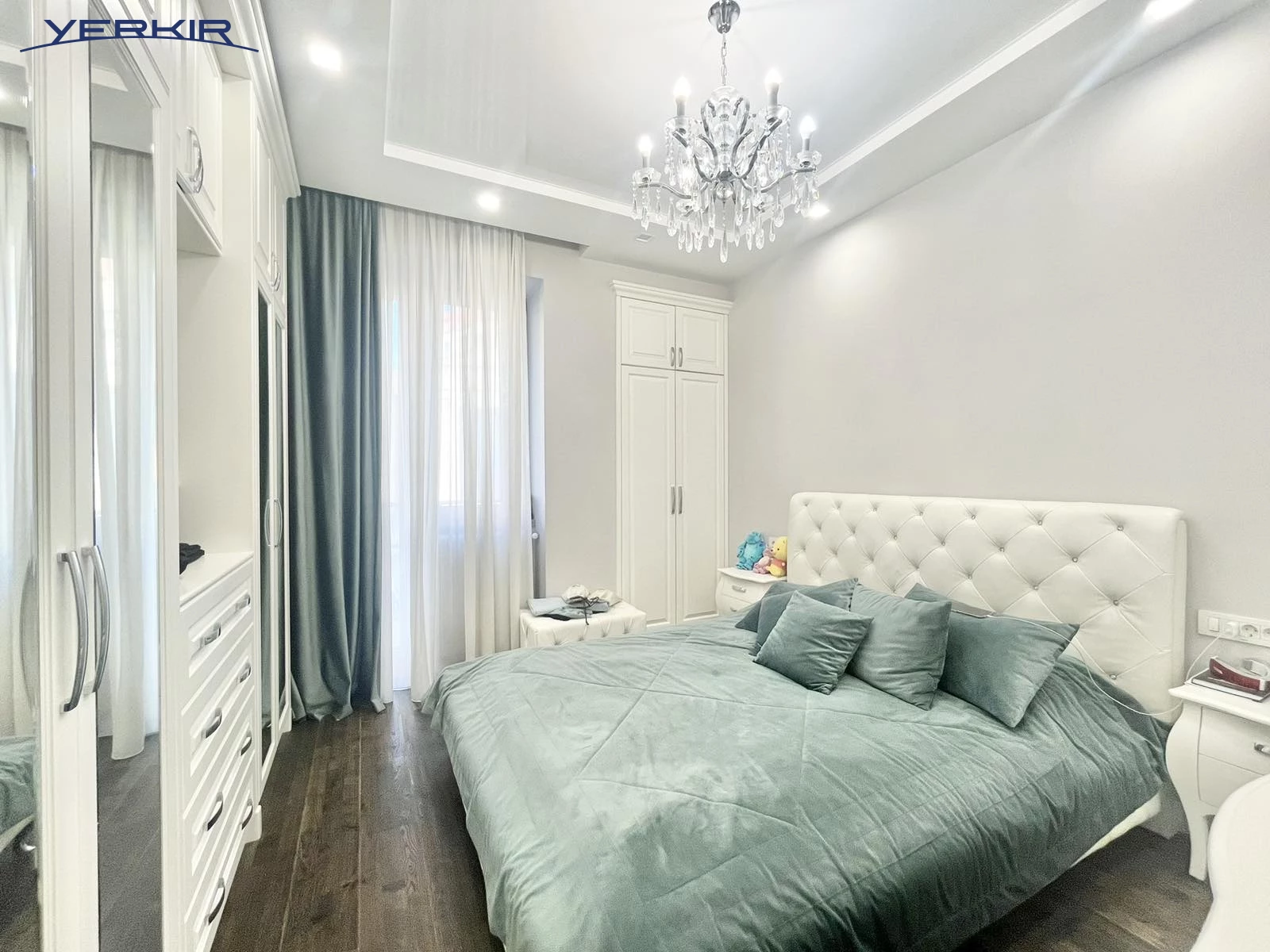 Apartments Code: 9+4260538