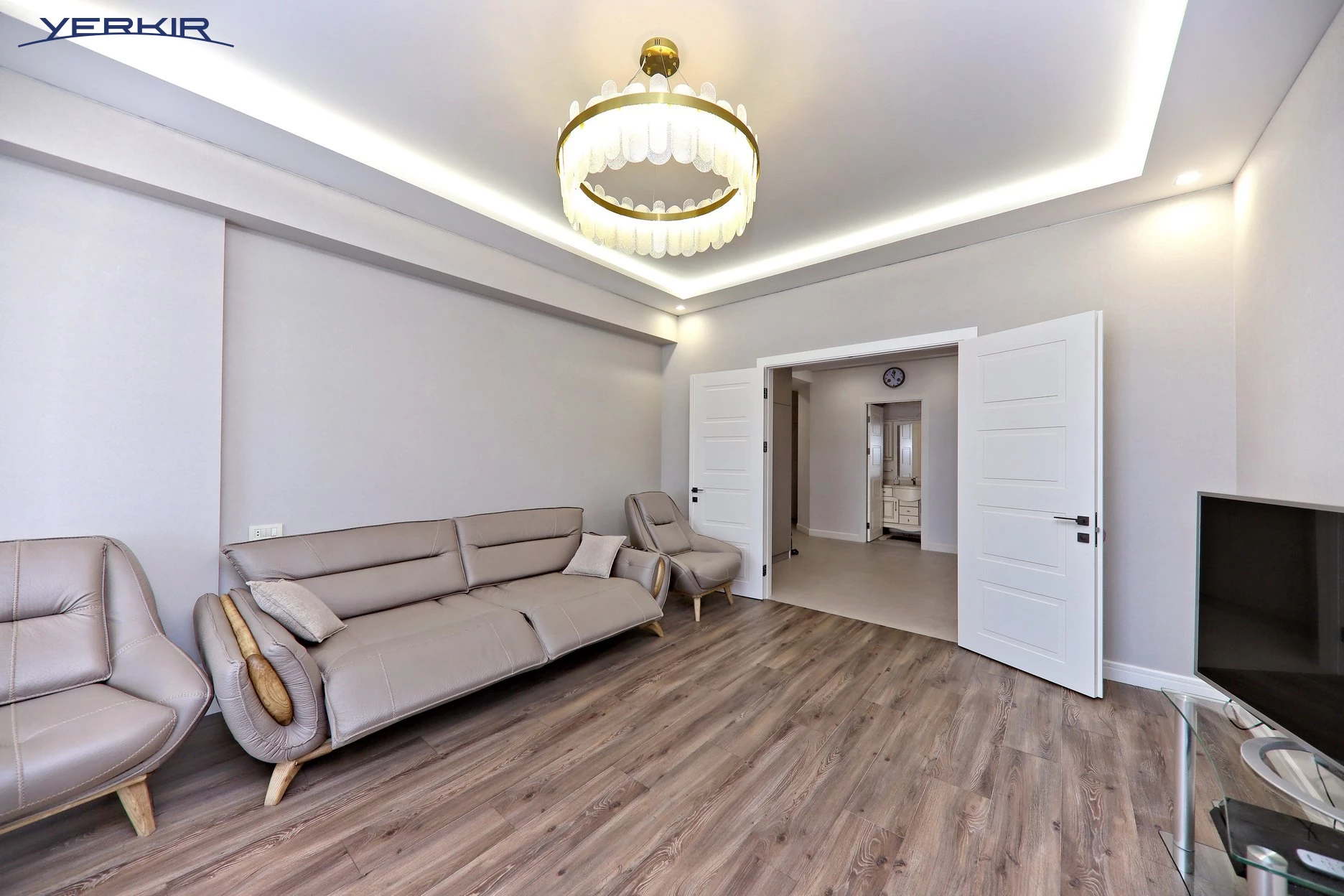 Apartments Code: 9+4425808