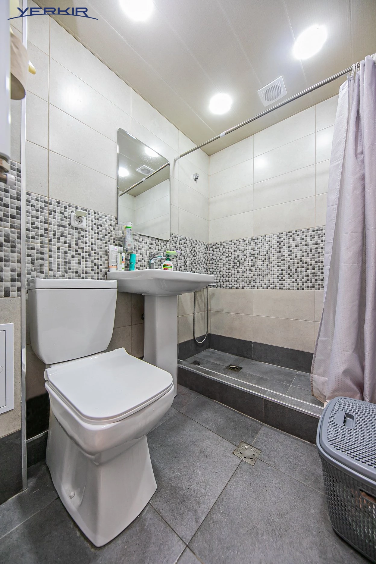 Apartments Code: 9+3737273