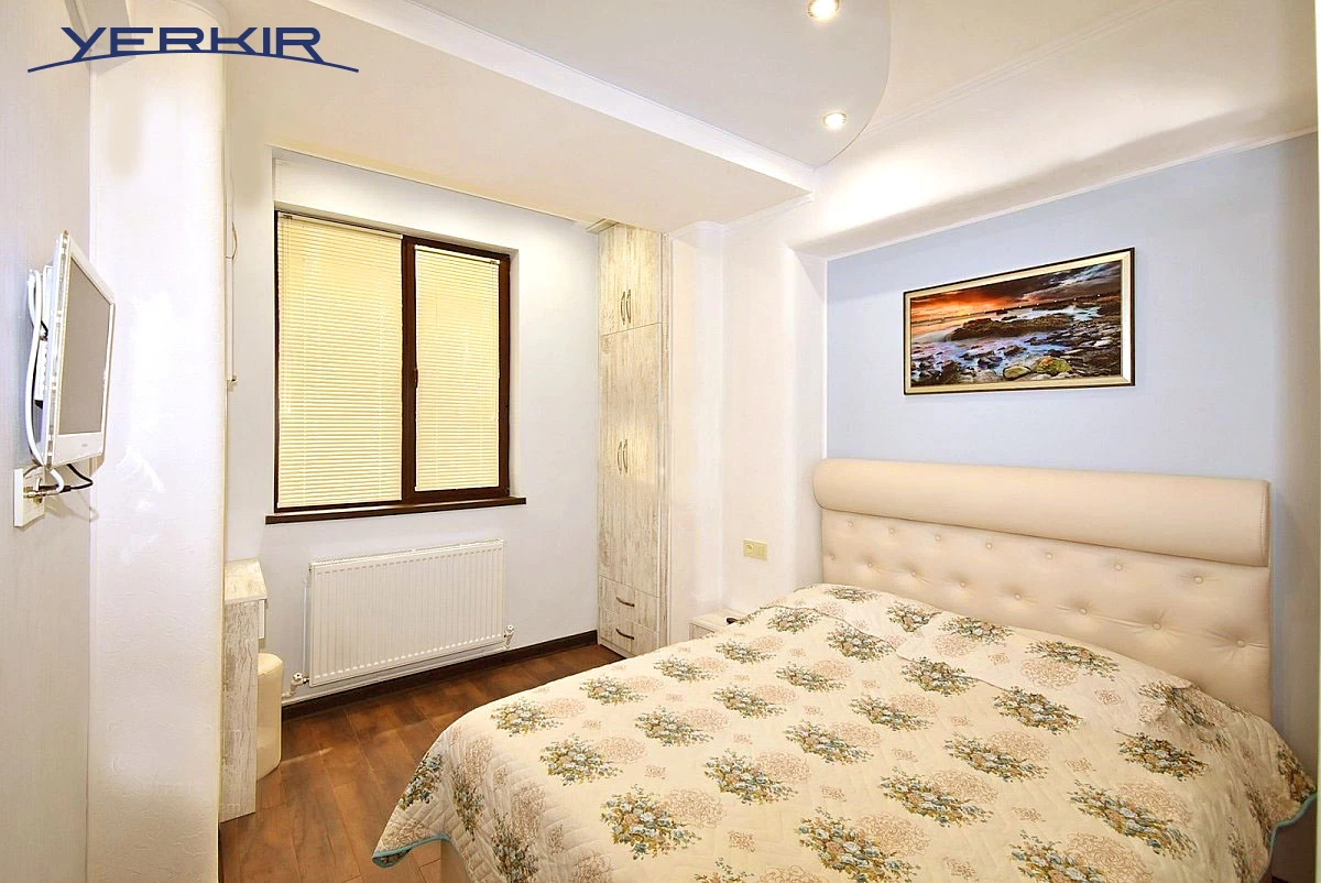 Apartments Code: 9+10112