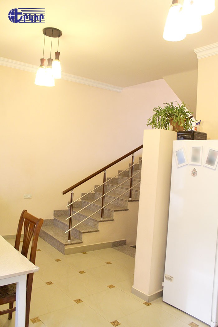 Առանձնատներ Կոդ` 9+50125