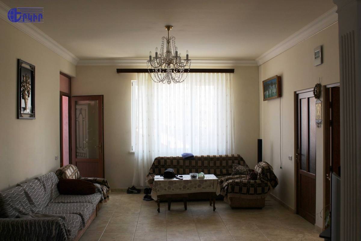 Առանձնատներ Կոդ` 7+50101