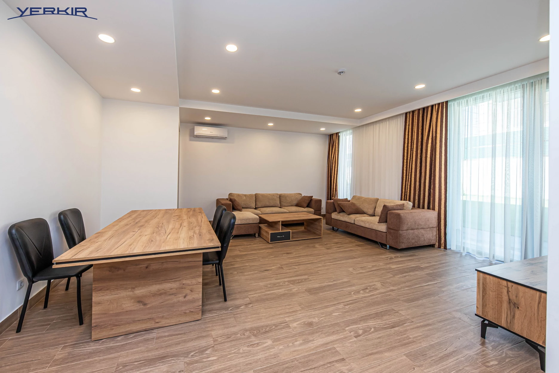 Առանձնատներ Կոդ` 5+513738