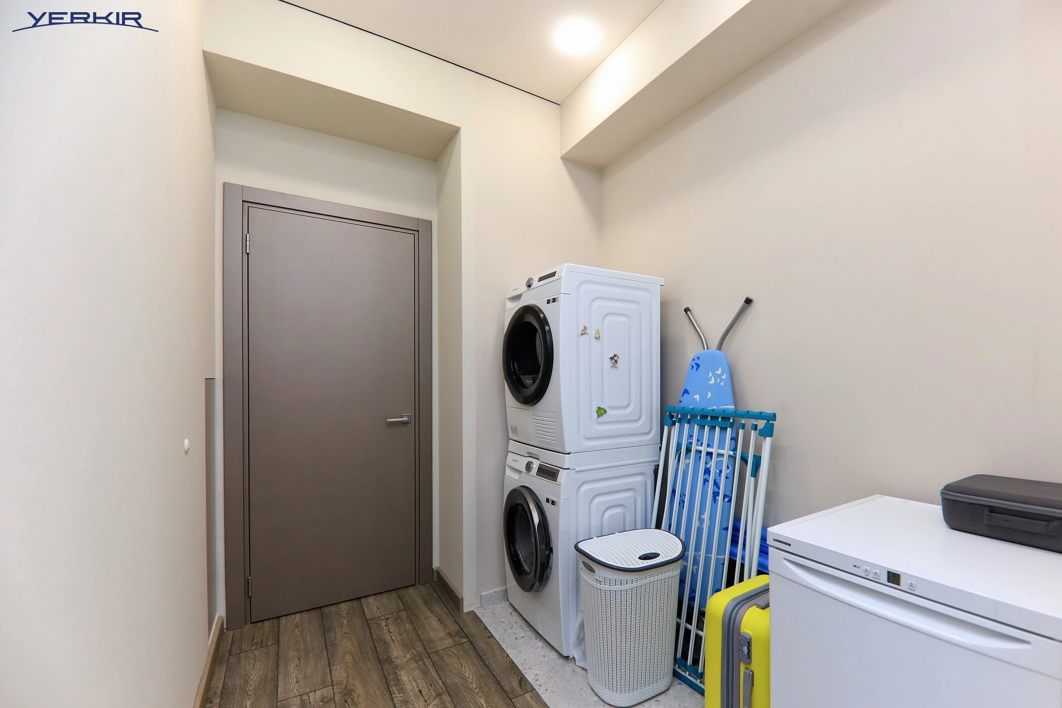 Apartments Code: 9+4161020