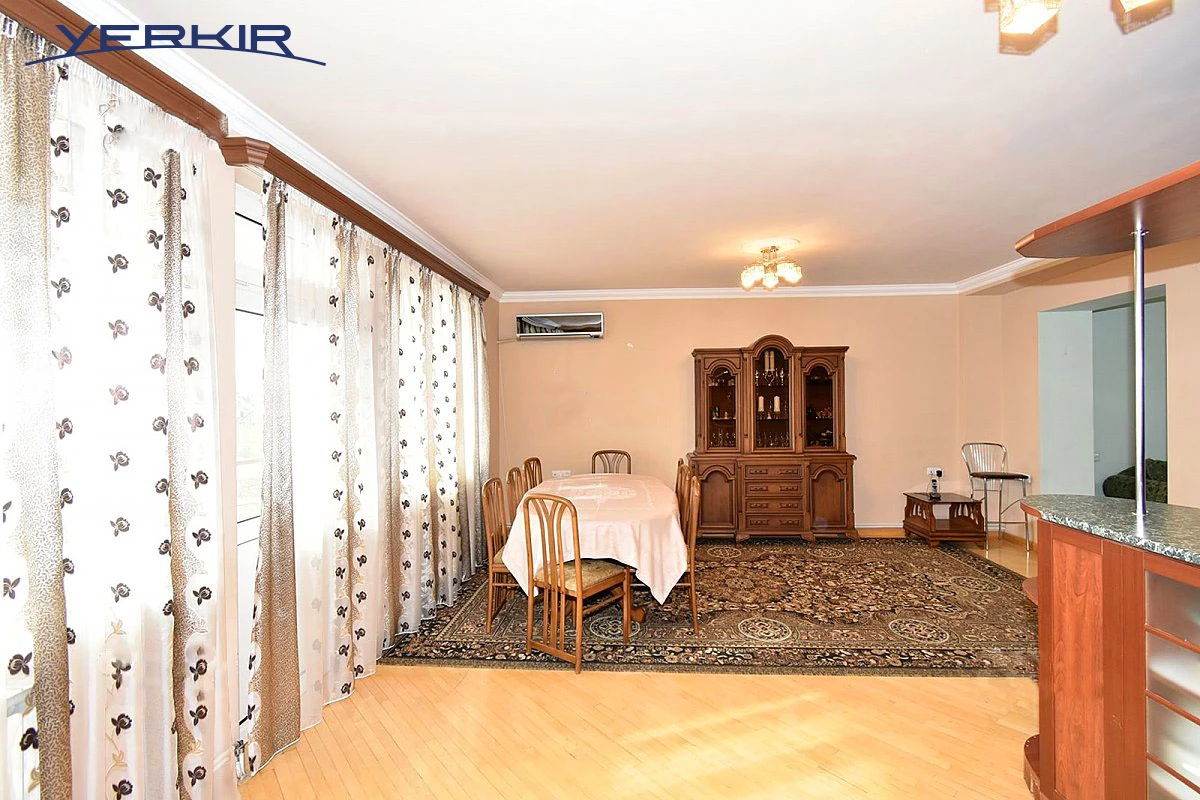 Apartments Code: 10+405869