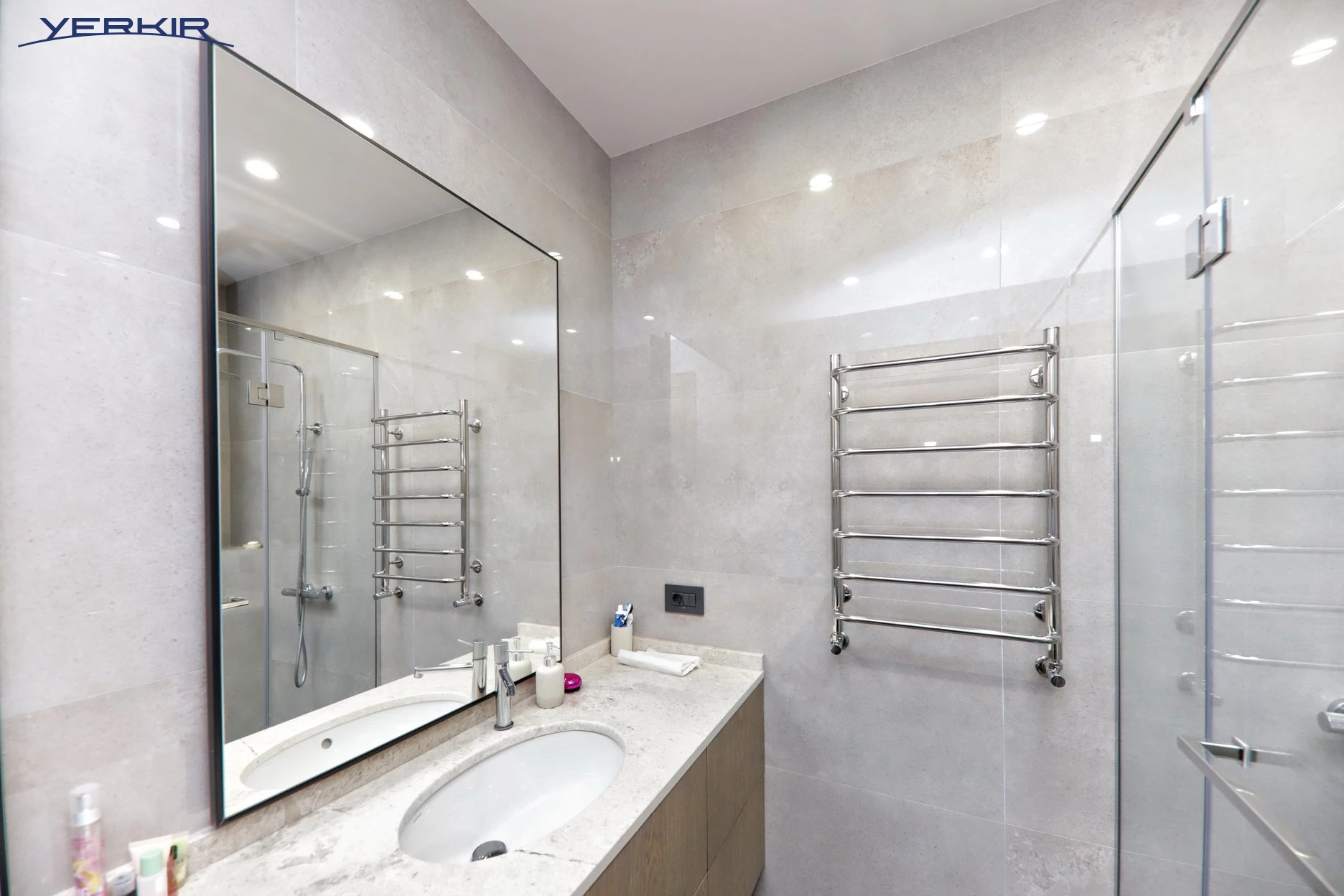 Apartments Code: 9+4115930